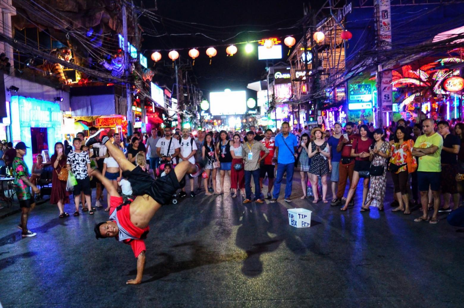 Performance coreografica con movimento espressivo